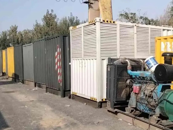 乌达200KW柴油发电机机组每小时油耗是多少？